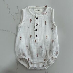 KENDI White Muslin Hot Air Balloon Baby Romper